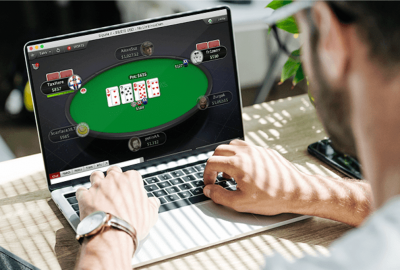 Memainkan Poker Online